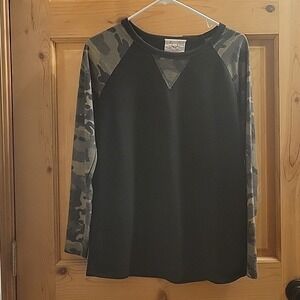 Fantastic Fawn Camo and black Long Sleeve Shirt Size small black green brown